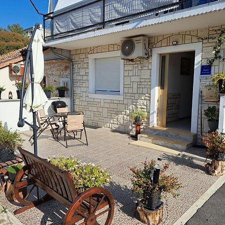 Nostress Apartment Pula Exterior photo