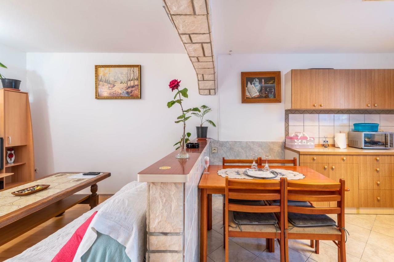 Nostress Apartment Pula Exterior photo