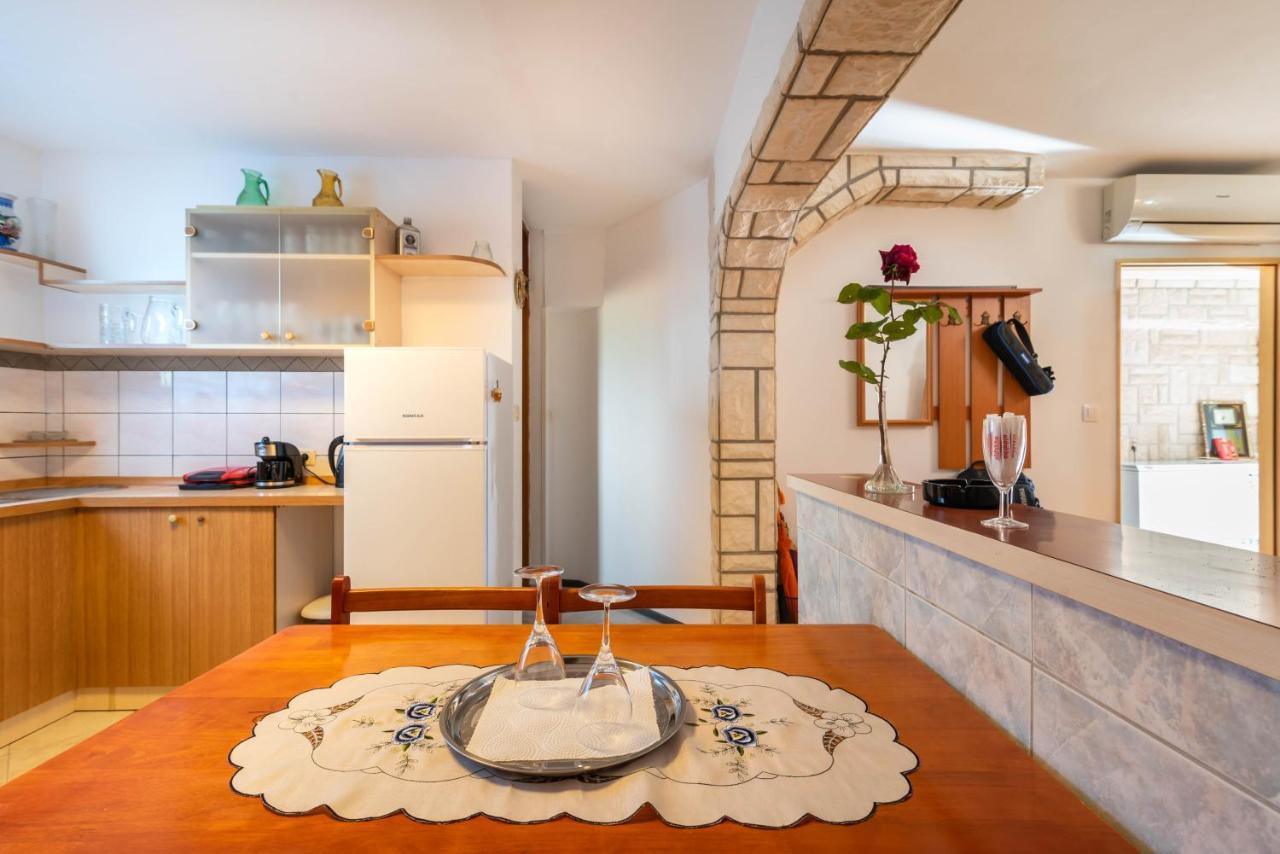 Nostress Apartment Pula Exterior photo