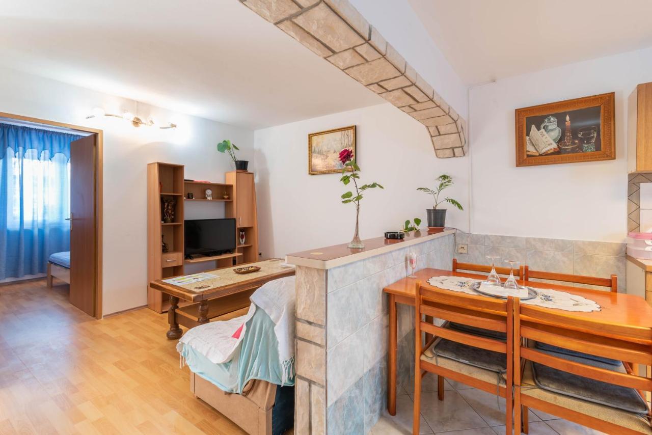 Nostress Apartment Pula Exterior photo