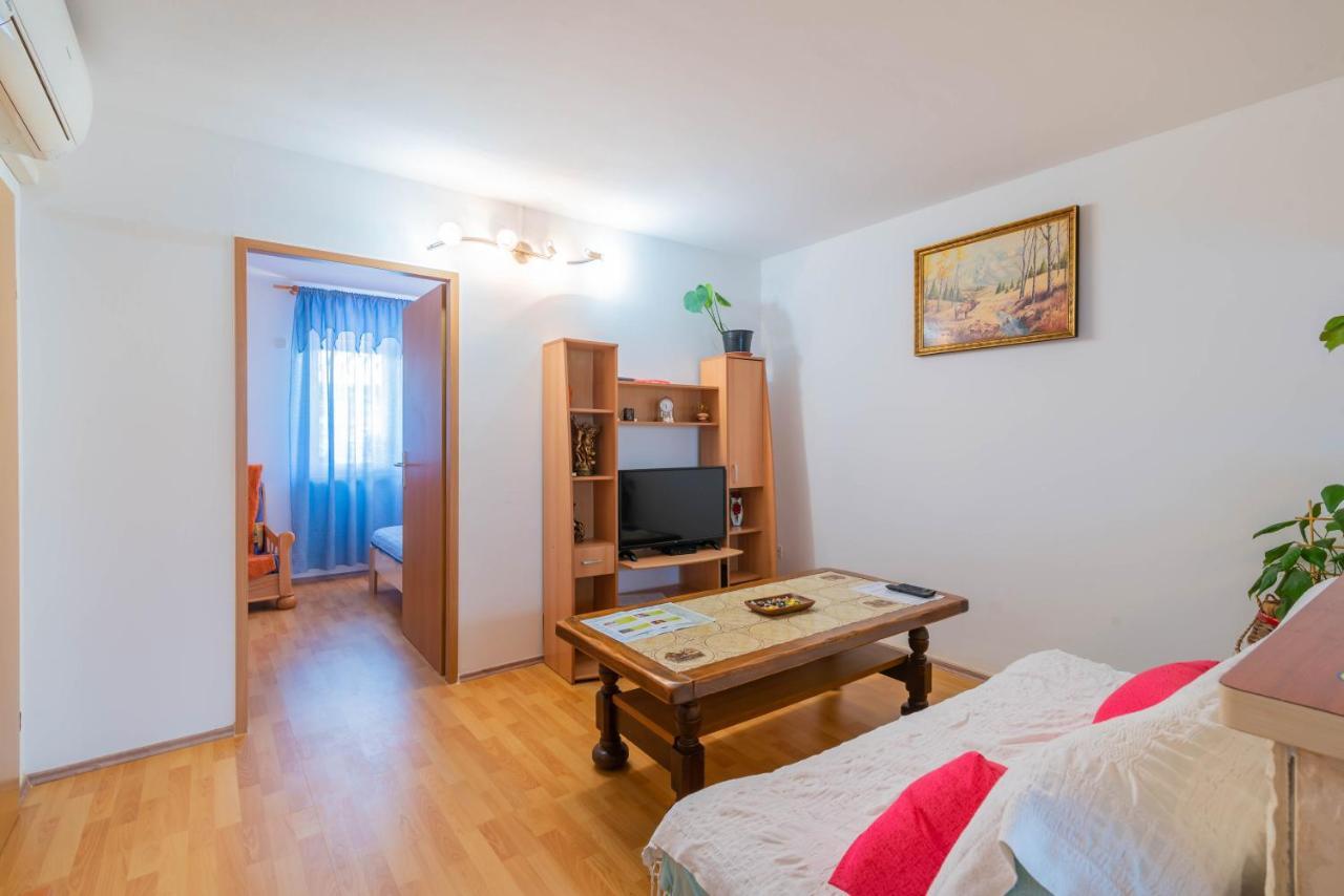 Nostress Apartment Pula Exterior photo
