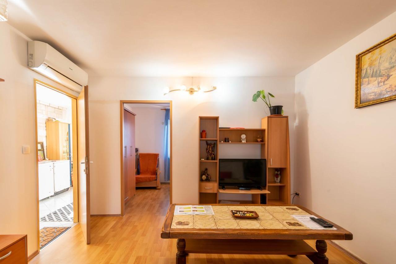 Nostress Apartment Pula Exterior photo