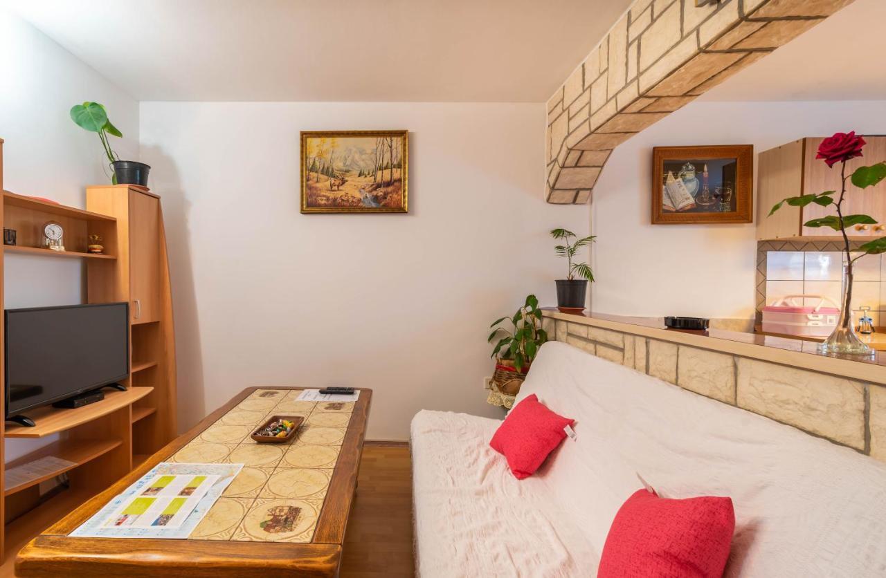 Nostress Apartment Pula Exterior photo